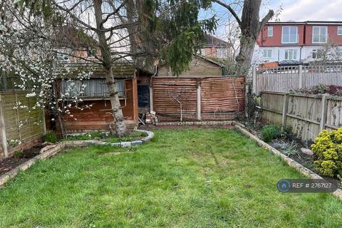 3 bedroom semi-detached house to rent, Oakhampton Road, London, NW7