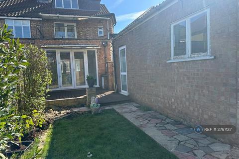 3 bedroom semi-detached house to rent, Oakhampton Road, London, NW7