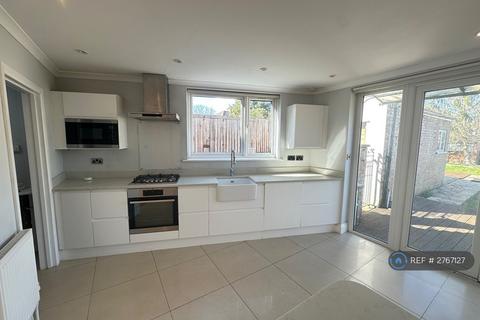 3 bedroom semi-detached house to rent, Oakhampton Road, London, NW7