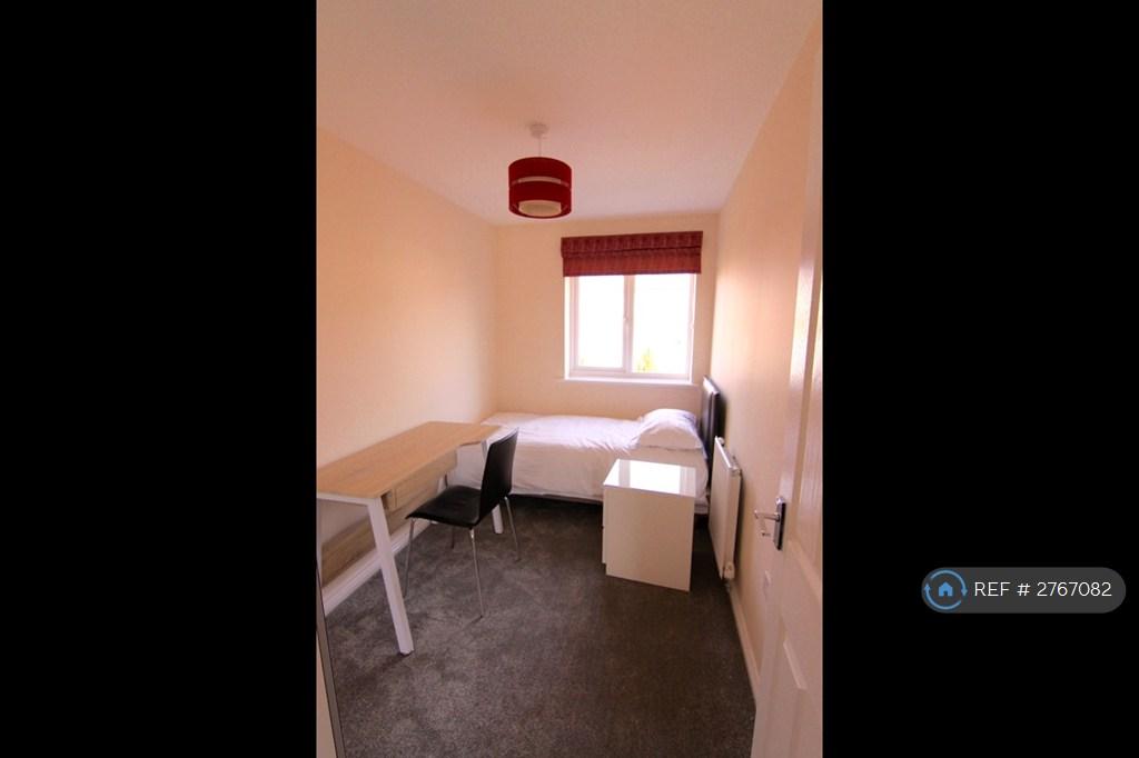 Larger Than Average Single Bedroom