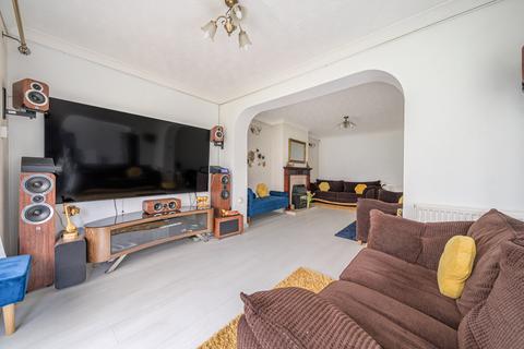 5 bedroom bungalow for sale, Matlock Crescent, Bedfordshire LU4