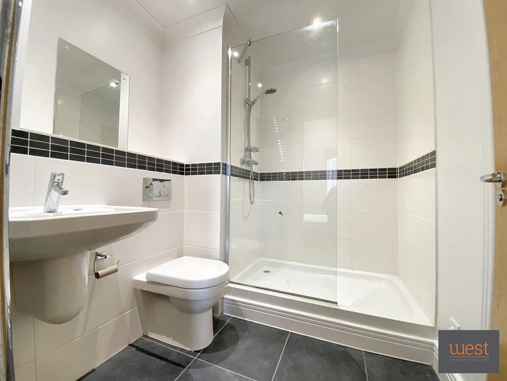 En Suite 1.jpg