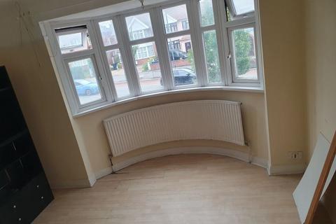 3 bedroom flat to rent, Harrow Road, Wembley HA9