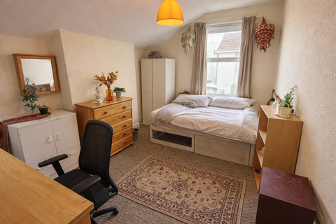 5 bedroom terraced house to rent, Gloucester Road, BS7