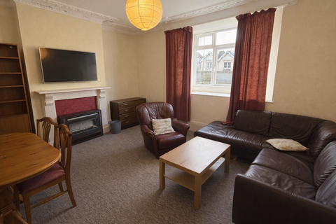 5 bedroom terraced house to rent, Gloucester Road, BS7