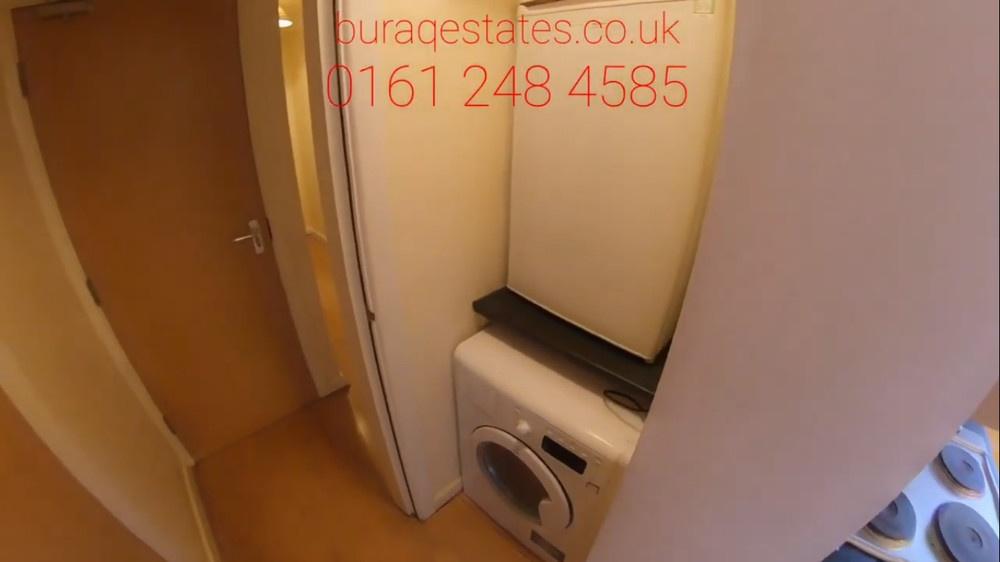 Compact entrance hallway with integrated laundr...
