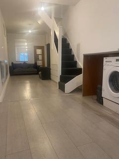 2 bedroom flat to rent, Castleview Gardens, Ilford
