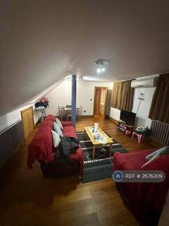 2 bedroom flat to rent, a Beattyville Gardens, Ilford
