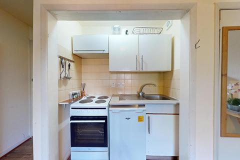 Studio to rent, Park Avenue