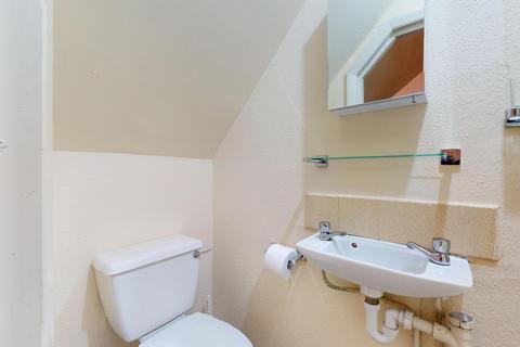 Studio to rent, Park Avenue