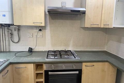 2 bedroom terraced house to rent, Cowdray Close, Luton