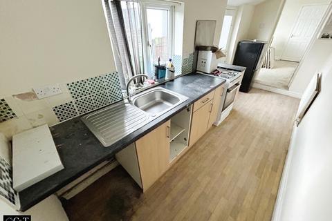 3 bedroom semi-detached house to rent, Halesowen Road, Netherton, Dudley