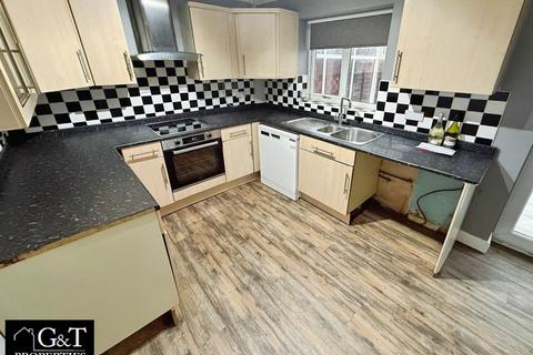2 bedroom semi-detached house to rent, Willetts Way, Cradley Heath