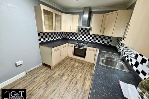 2 bedroom semi-detached house to rent, Willetts Way, Cradley Heath