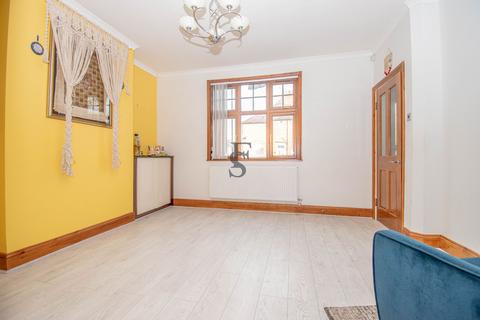 3 bedroom semi-detached house for sale, Saltersford Road, Leicester