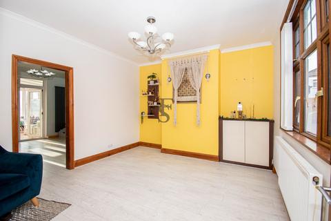 3 bedroom semi-detached house for sale, Saltersford Road, Leicester