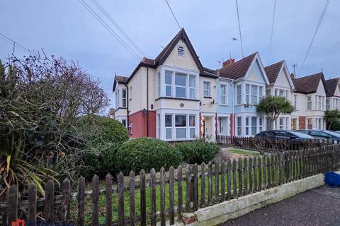 1 bedroom flat to rent, Finchley Road, Westcliff-On-Sea SS0