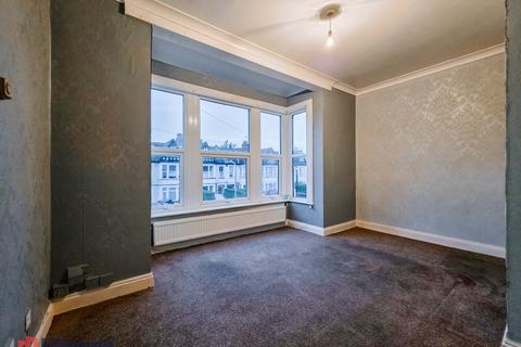 1 bedroom flat to rent, Finchley Road, Westcliff-On-Sea SS0
