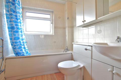 3 bedroom terraced house to rent, Spencer Road, Isleworth, TW7