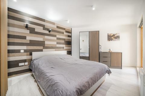 undefined, Mears Close, London, E1