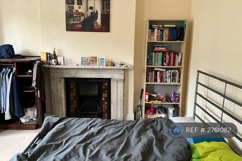 5 bedroom terraced house to rent, Searles Road, London, SE1
