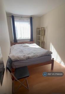 1 bedroom in a flat share to rent, Verity House, London, E3