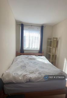 1 bedroom in a flat share to rent, Verity House, London, E3