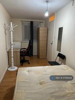 1 bedroom in a flat share to rent, Verity House, London, E3