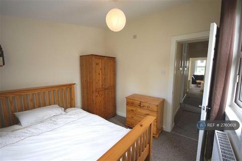 2 bedroom flat to rent, Second Avenue, Clydebank, G81