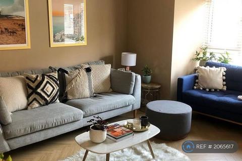 3 bedroom semi-detached house to rent, Eckford Street, Manchester, M8