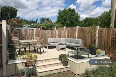 3 bedroom semi-detached house to rent, Eckford Street, Manchester, M8