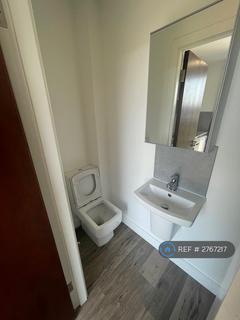 Studio to rent, Grenoble Gardens, London, N13