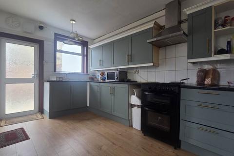 3 bedroom end of terrace house for sale, Shrewsbury Road, Forest Gate, E7 8AL