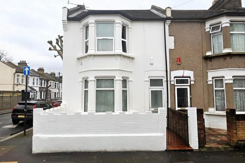 3 bedroom end of terrace house for sale, Shrewsbury Road, Forest Gate, E7 8AL