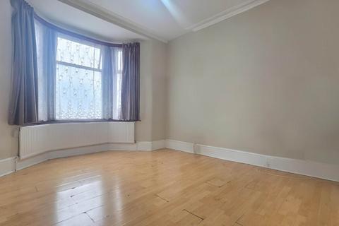 3 bedroom end of terrace house for sale, Shrewsbury Road, Forest Gate, E7 8AL