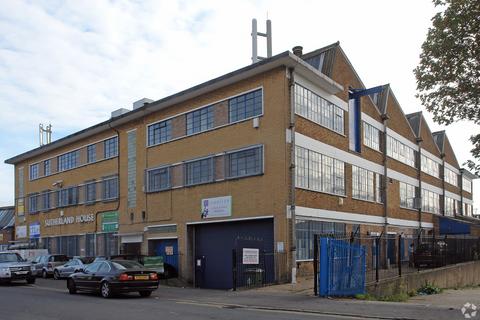 Industrial unit to rent, Sutherland Rd London E17 6BU