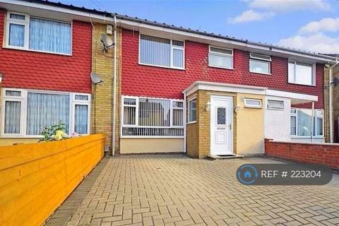 3 bedroom terraced house to rent, Havengore Avenue, Gravesend, DA12