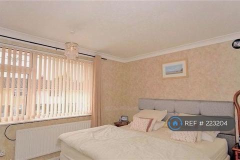 3 bedroom terraced house to rent, Havengore Avenue, Gravesend, DA12