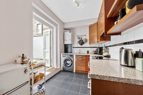 2 bedroom flat to rent, East Hill, SW18
