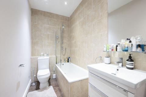 2 bedroom flat to rent, East Hill, SW18