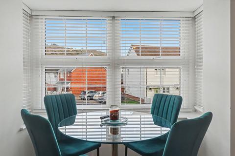 2 bedroom flat for sale, Corliss Vale, Rochester ME1