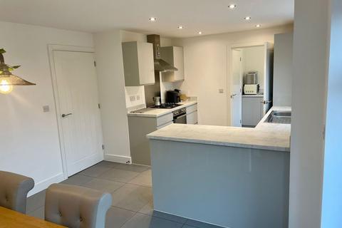 5 bedroom detached house to rent, Stirling Road, DE11 7FT DE11