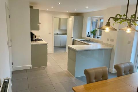 5 bedroom detached house to rent, Stirling Road, DE11 7FT DE11