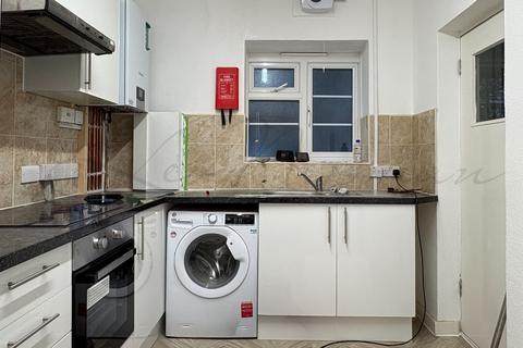 2 bedroom flat to rent, Great North Road, London, N2