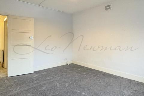 2 bedroom flat to rent, Great North Road, London, N2