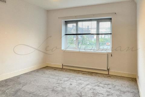 2 bedroom flat to rent, Great North Road, London, N2