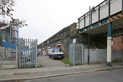Distribution warehouse to rent, 132 Skeltons Ln London E10 5