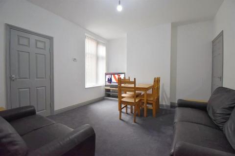 5 bedroom house to rent, Raddlebarn Road, Birmingham, B29