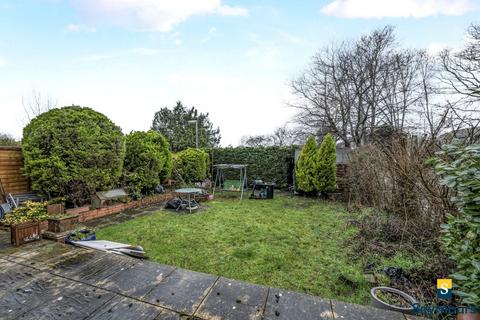 1 bedroom maisonette for sale, Foxburrows Avenue, Surrey GU2