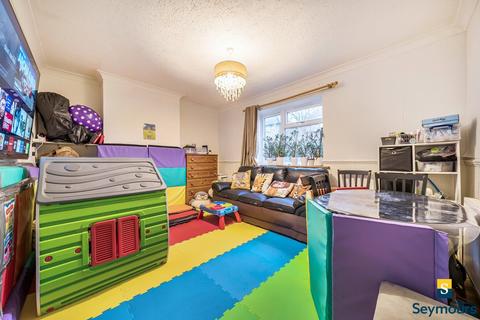 1 bedroom maisonette for sale, Foxburrows Avenue, Surrey GU2
